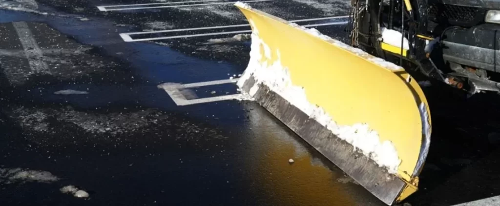 how commercial snow removal keeps customers safe in greenburgh ny