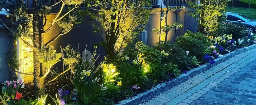 Emphasize Your Favorite Front Yard Features With Outdoor Lighting in the Rye and Larchmont, NY, Areas 6 Emphasize your favorite front yard features with outdoor lighting for curb appeal